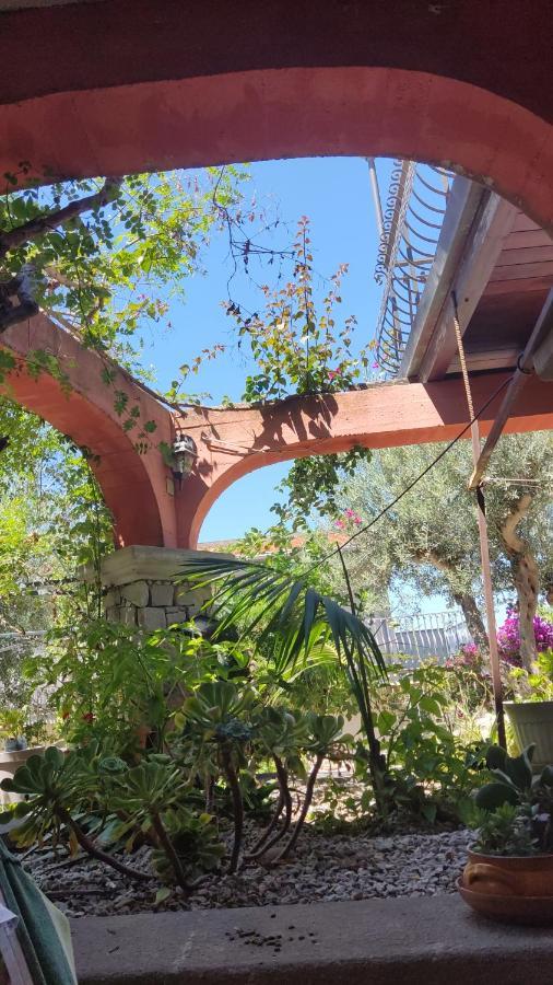 مبيت وإفطار فورناري La Casa Di Mariu المظهر الخارجي الصورة